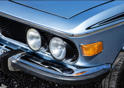 1972 BMW 3.0 CSL Coupé détail des phares avant - Goodwood Bonhams 2019