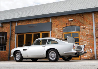 1965 Aston Martin DB5 Bond Car vue trois quart arrière gauche