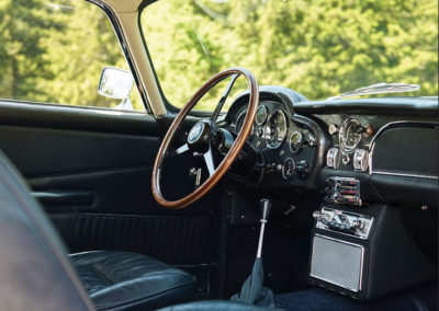 1965 Aston Martin DB5 Shooting Brake by Radford détail poste de pilotage