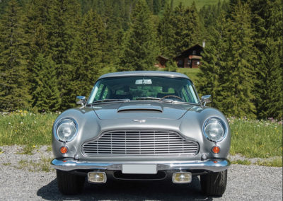 1965 Aston Martin DB5 Shooting Brake by Radford vue face avant