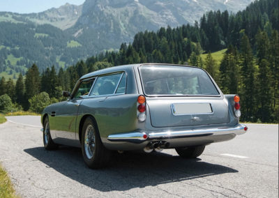 1965 Aston Martin DB5 Shooting Brake by Radford vue trois quart arrière côté gauche