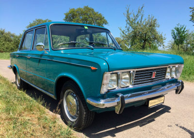 1969 Fiat 125 vue trois quarts avant droit