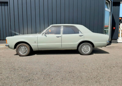 1971 Ford Taunus vue latérale côté gauche