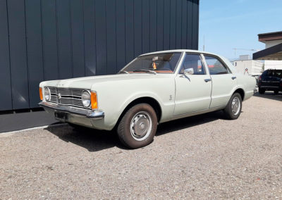 1971 Ford Taunus vue trois quarts avant côté gauche