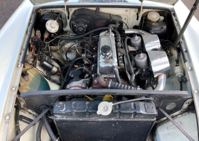 1975 MG B vue moteur