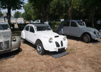 Citroën 2CV qui s'est fait refaire le nez