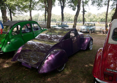 Citroën 2CV revu et corrigée style coupé très customisée vue trois quart arrière