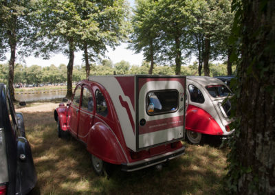 Citroën 2CV style bossu de Notre Dame