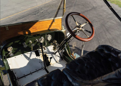 1908 Stanley Model M Five-Passenger Touring poste de conduite - Hershey Auction.