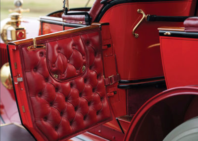 1912 Locomobile Model 48 M Five-Passenger Torpedo capitonage des portières - Hershey Auction.