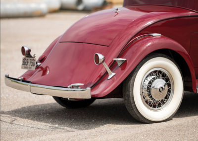 1931 Marmon Sixteen Coupe by LeBaron détail de la poupe plongeante - Hershey Auction.