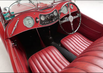 1949 MG TC vue intérieure.