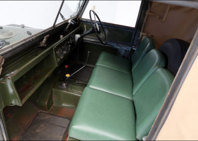 1958 Land-Rover 88-inch Series I short wheelbase intérieur.