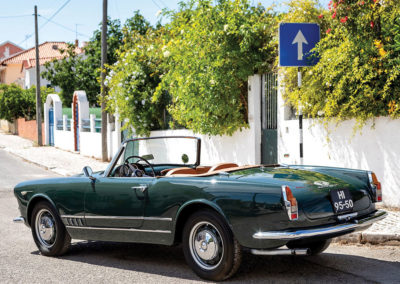 1960 Alfa Romeo 2000 Spider vue trois quarts arriere gauche - The Saragga Collection