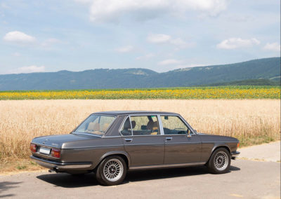 1975 BMW 3.3 LIA vue trois quarts arrière droit - London Auction