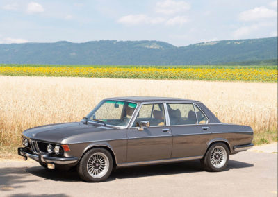 1975 BMW 3.3 LIA vue trois quarts avant gauche - London Auction