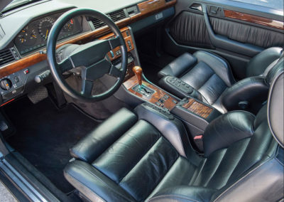 1992 Mercedes-Benz 300 CE 6.0 AMG Hammer peinture noire, cuir noir et boiserie : la classe - London Auction