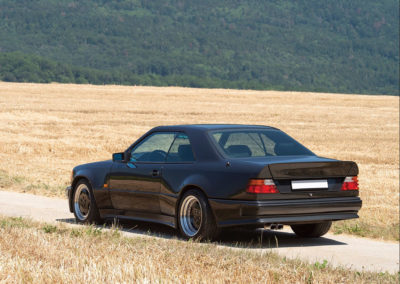 1992 Mercedes-Benz 300 CE 6.0 AMG Hammer vue trois quarts arrière gauche - London Auction