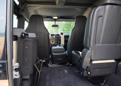 2016 Land Rover Defender 90 Autobiography quatre places et sièges arrière repliables - London Auction