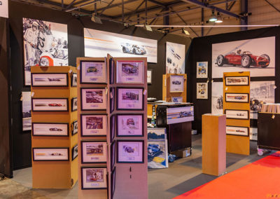 Dans la galerie des artistes, la course automobile à Auto Moto Classic Strasbourg.