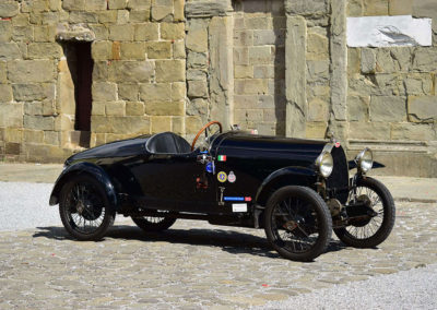 1924 Bugatti Type 23 Biplace Sport vue trois quarts avant droit.
