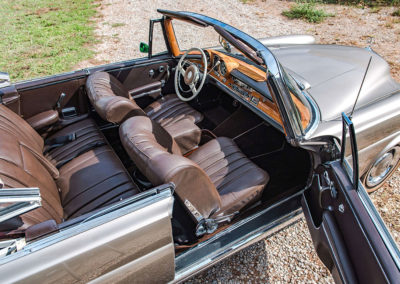 1966 Mercedes-Benz 220 SE cabriolet.