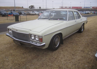 1977 Holden HX Statesman De Ville vue trois qaurts avant gauche.