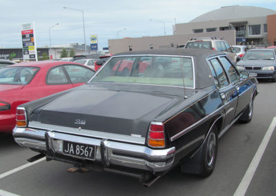 1979 HZ Holden Statesman De Ville vue trois quarts arrière droit.