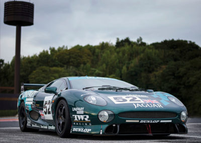 1993 Jaguar XJ220 C le Jaguar au ras du sol prêt à bondir.