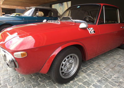 Avant le départ Lancia Fulvia prête pour le rallye.