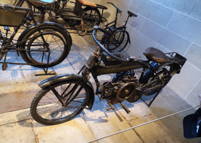 Il y a aussi des motos dans la collection du Palais de Compiègne.