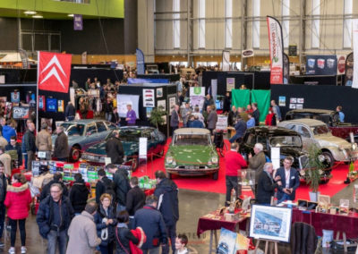 Vue du stand Citroën pour fêter les 100 ans de la marque à Historic Auto.