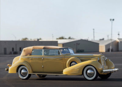 1935 Cadillac V-16 Imperial Convertible Sedan by Fleetwood imposante et majestueuse.