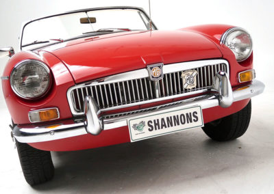 1963 MGB Mk1 Series 1 Roadster vue face avant estimation AUD 16,000-20,000.