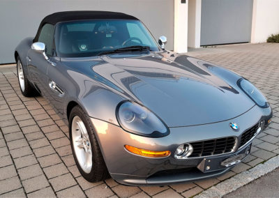 BMW Z8 vue trois quarts avant droit