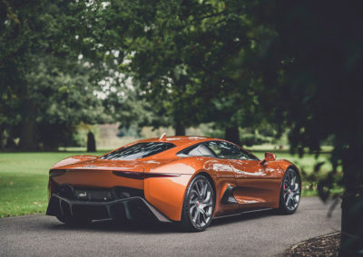 Jaguar C-X75 vue trois quarts arrière droit.