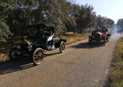 Le convoi prends le départ au beau milieu de la garrigue après l'arrêt dégustation