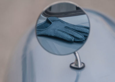 Gants de conduite ouverts, cuir Pécari couleur Bleu Ciel.