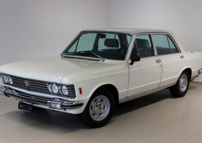 1973 Fiat 130 Berlina 3200 Automatic en concurrence avec la Mercedes-Benz 450 SEL 6.9.