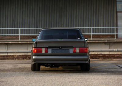 AMG Street Version Mercedes-Benz 560 SEL AMG vue du becquet arriere integre au couvercle de malle.