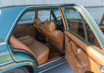 Mercedes-Benz 300 SEL 6.3 W109 - L'accès aux places arrière est facilité grâce aux portes arrière plus longues.