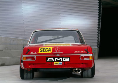 AMG Rote Sau 1971 AMG 300 SEL 6.8, enormes pneumatiques pour le train arriere.