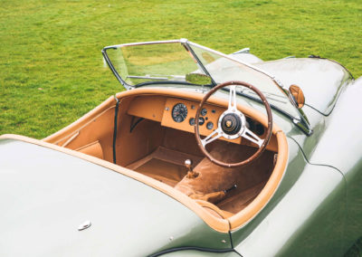 1952 Jaguar XK 120 OTS intérieur en cuir biscuit et peinture Aston Martin California Sage