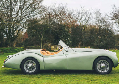 1952 Jaguar XK 120 OTS latéral côté droit