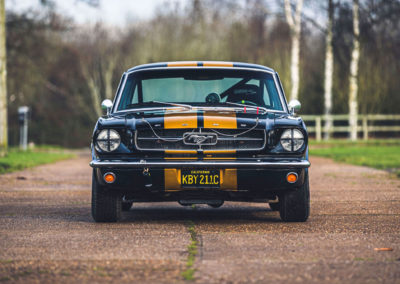 1965 Ford Mustang 289 Sport Coupe Race Car face avant.