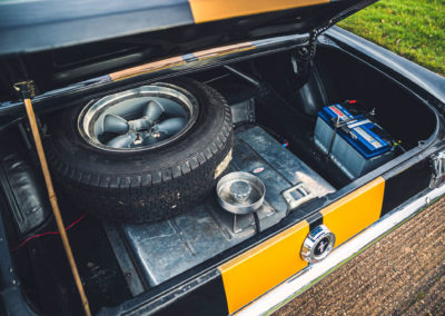 1965 Ford Mustang 289 Sport Coupe Race Car réservoir d'essence sous la roue de secours