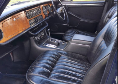 1971 Daimler 4.2-Litre intérieur en cuir et bois - Classic Car Auctions mars 2021.
