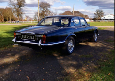 1971 Daimler 4.2-Litre trois quarts arrière droit - Classic Car Auctions mars 2021.