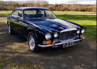 1971 Daimler 4.2-Litre trois quarts avant droit - Classic Car Auctions mars 2021.