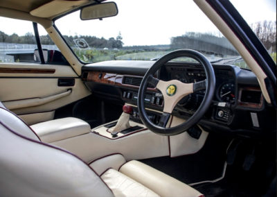 1986 Lister-Jaguar XJ-S 7.0-Litre l'intérieur similaire à une XJ-S de série.